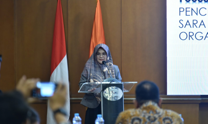Anggota Bawaslu Lolly Suhenty saat membuka diskusi lintas iman bersama para tokoh agama di Jakarta, Sabtu, (25/3/2023).