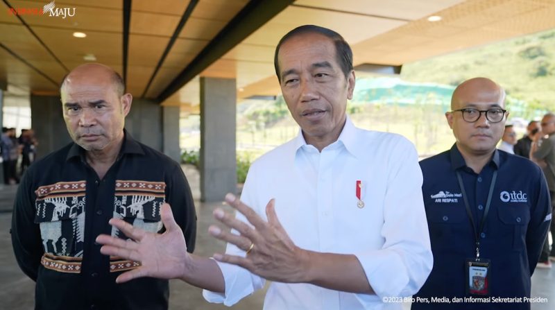 Presiden RI Joko Widodo meninjau kesiapan fasilitas yang akan digunakan untuk Konferensi Tingkat Tinggi (KTT) ASEAN ke-42, di Labuan Bajo, NTT