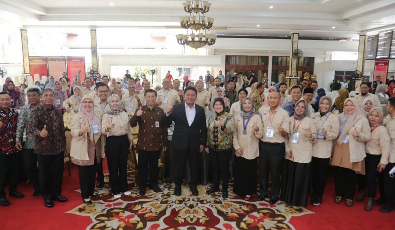 Gubernur Sumsel H Herman Deru menyambut baik dan memberikan apresiasi atas dilantiknya Pengurus Ikatan Akuntan Indonesia [IAI] Wilayah Sumsel periode 2023-2027 bertempat di Griya Agung, Minggu [5/3].