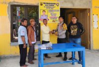 Kepolisian Sektor Kota Semendawai Suku III Polres Oku Timur telah menerima penyerahan senjata api rakitan laras pendek tanpa amunisi dari masyarakat setempat