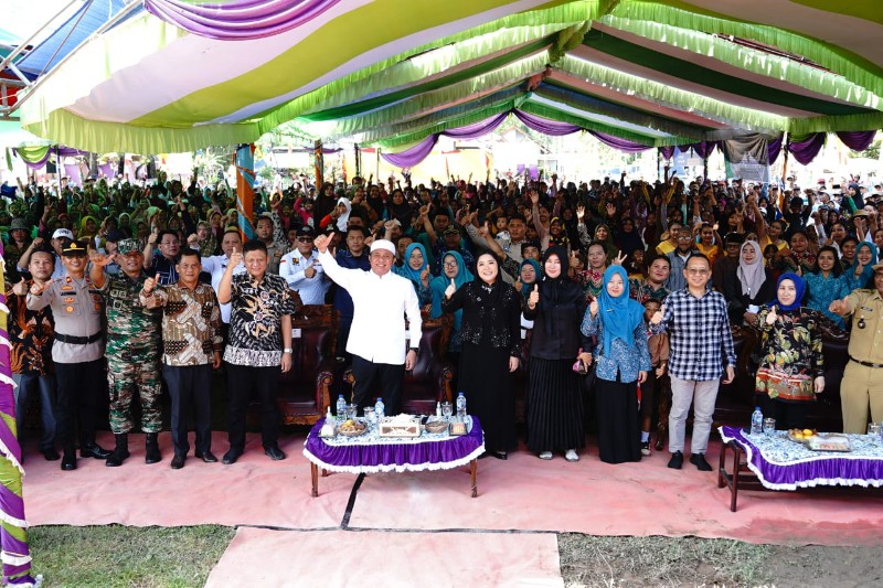 Gubernur Sumsel H Herman Deru membuka secara resmi Lomba Desa Tingkat Kabupaten OKU Timur di Desa Nirwana, Kecamatan Semendawai Timur Kabupaten OKU Timur, Minggu (12/3) siang.