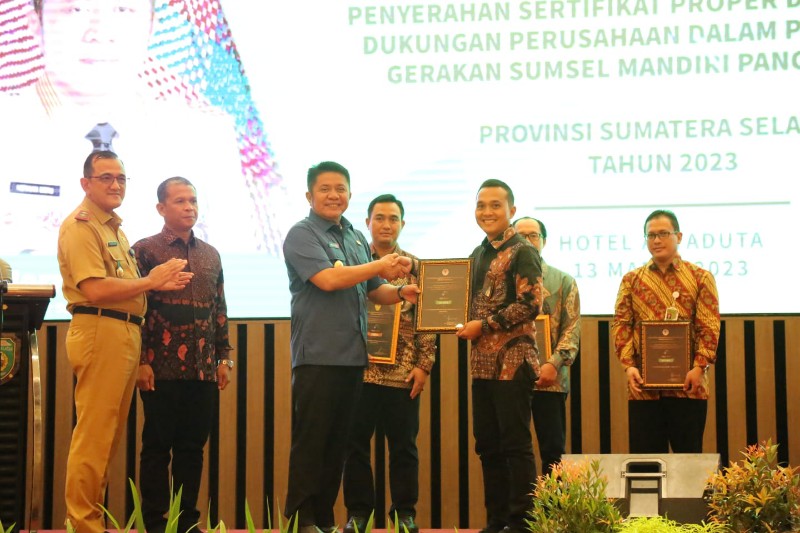 Gubernur Sumsel Herman Deru memberikan sambutan pada Rapat Koordinasi Teknis [Ratek] bidang Lingkungan Hidup [LH] Tingkat Provinsi Sumsel Tahun 2023 di Hotel Aryaduta Palembang, Senin [13/3].