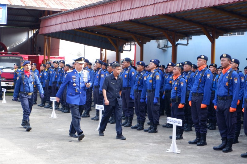Peringatan HUT Damkar ke-104 turut digelar di Kota  Palembang dengan kegiatan atraksi kepiawaian petugas pemadam dalam menanggulangi kebakaran dan  penanggulangan bencana, Rabu [15/3/2023] di halaman Dinas Pemadam Kebakaran dan Penanggulangan Bencana Palembang.