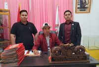 Kuasa Hukum Bupati Muratara Suwito Winoto dan rekan saat Jumpa Pers di Kantor DPD FERARI, Rabu [15/3/2023].