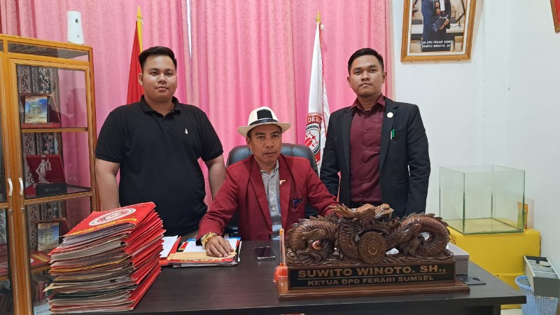 Kuasa Hukum Bupati Muratara Suwito Winoto dan rekan saat Jumpa Pers di Kantor DPD FERARI, Rabu [15/3/2023].