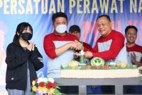 Gubernur Sumsel H Herman Deru menghadiri Jalan Sehat HUT PPNI ke 49 yang berlangsung di halaman Kantor Gubernur Sumsel, Minggu, 19 Maret 2023.