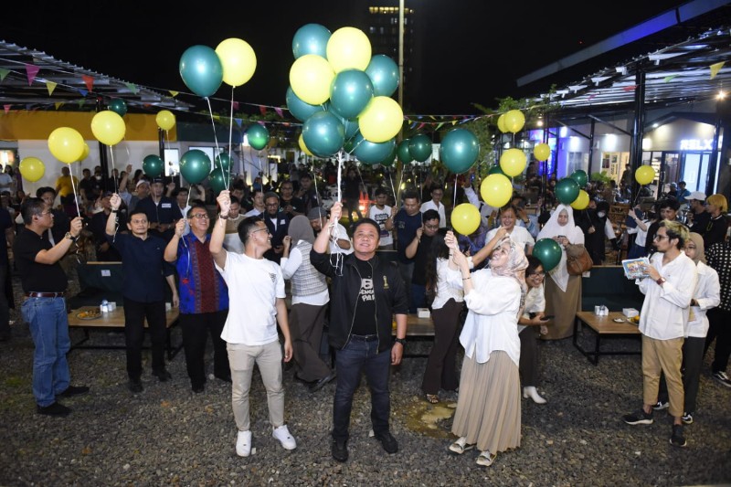 Gubernur Sumsel H Herman Deru saat menghadiri Grand Opening Utopia Collaboration Space, yang berada di Kawasan Lumban Tirta, Minggu, 19 Maret 2023 malam.