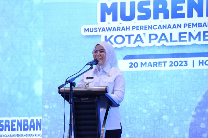 Wakil Walikota Fitrianti Agustind menghadiri dan membuka Musrenbang RKPD Palembang, Senin 20 Maret 2023 di hotel Aryaduta Palembang. 