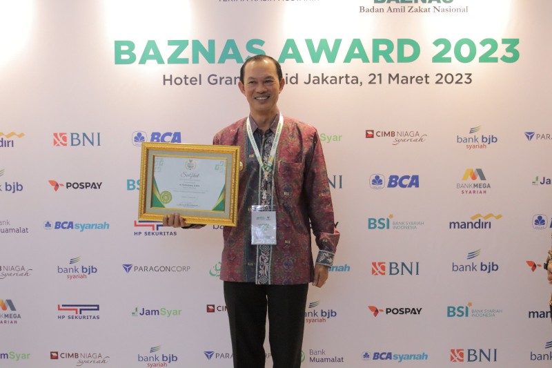 Walikota Palembang H Harnojoyo mendapat penghargaan, kali ini dari Badan Amil Zakat Nasional [Baznas] Award 2023 dari Baznas RI, Selasa 21 Maret 2023, siang.