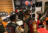 Satgas Preventif Ops Pekat 1 Musi 2023 bersama unit tipiring Direktorat Samapta, pada Senin, 20 Maret 2023, telah mengamankan 1412 botol Miras beralkohol dari 58 jenis/merek tanpa ijin di jalan AKBP Cek Agus Kelurahan 8 Ilir Kecamatan IT 1 Palembang.