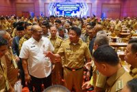 Gubernur Sumsel H Herman Deru ketika memberikan pengarahan tentang penguatan tugas Camat dalam rangka percepatan penyelesaian batas kecamatan dan Desa/Kelurahan, dalam Rakor Gubernur Sebagai Wakil Pemerintah Pusat di Hotel Aryaduta Palembang, Selasa 21 Maret 2023, petang.
