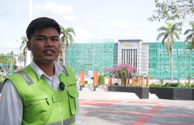Sulikin, anak seorang petani Desa Tanjung Karangan, tak menyangka mimpinya untuk melanjutkan pendidikan ke Perguruan Tinggi bukan hanya angan-agan semata tapi menjadi nyata.