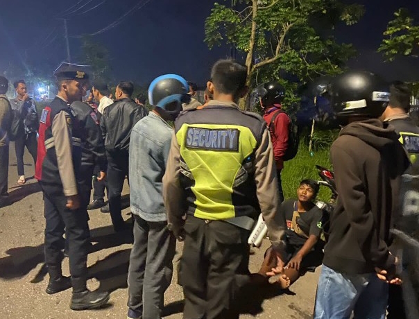 Unit Patroli Tombak [UPT] 504 Ditsamapta Polda Sumsel berhasil meringkus tiga begal saat sedang melaksanakan Patroli R4 di jalan HM Noerdin Pandji, Kecamatan Sukarami Palembang tepatnya di seberang SPBU tak jauh dari Simpang Bandara SMB II, Sabtu, 25 Maret 2023, sekitar pukul 22:00 WIB.