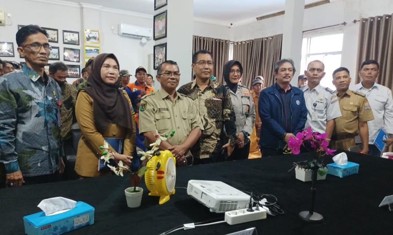 Ketua Primer Koperasi TKBM Palembang Ahyani Subur, Kepala Dinas Tenaga Kerja Sumsel Marlian Fajri SE MSi, Kepala Dinas Koperasi dan UMKM Kota Palembang Renny Indah Lestari SSTP MM, Kepala Kantor Kesyahbandaran dan Otoritas Pelabuhan Palembang Adrian.