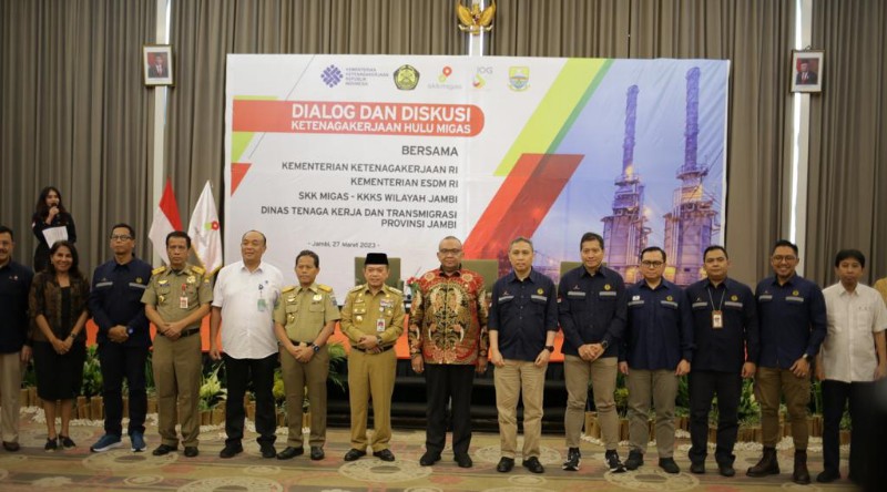 SKK Migas-Kontraktor Kontrak Kerja Sama [KKKS] wilayah Provinsi Jambi menggelar acara Dialog dan Diskusi Ketenagakerjaan Hulu Migas bersama Wakil Menteri Tenaga Kerja Republik Indonesia [Wamenaker RI] Afriansyah Noor, bertempat di Swiss-Belhotel Jambi pada Senin, 27 Maret 2023. 