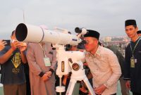 Kanwil Kemenag Provinsi Sumsel menggelar pemantauan Rukyatul Hilal di atas Gedung Hotel Aryaduta Palembang, Rabu (22/03/2023)