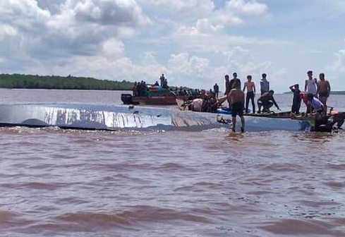 Kepolisian Derah Riau tengah melakukan tahap penyelidikan penyebab terbaliknya Kapal SB Evevlyn Calisca 01 di Perairan Guntung