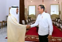 Presiden Jokowi menerima Duta Besar PEA untuk Republik Indonesia, Abdulla Salem Al Dhaheri, di Istana Merdeka, Jakarta, Selasa (04/04/2023). (Foto: BPMI Setpres)
