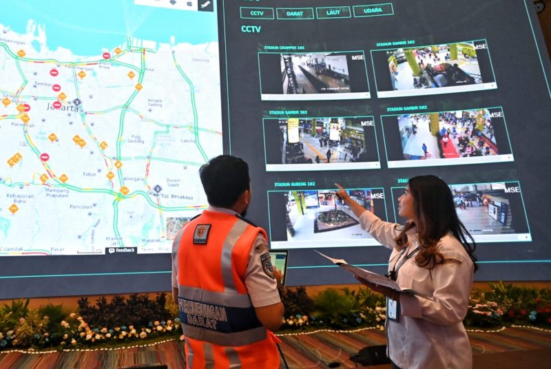 Kementerian Perhubungan mencatat pergerakan penumpang angkutan umum dan kendaraan yang dipantau dari Posko Angkutan Lebaran 2023