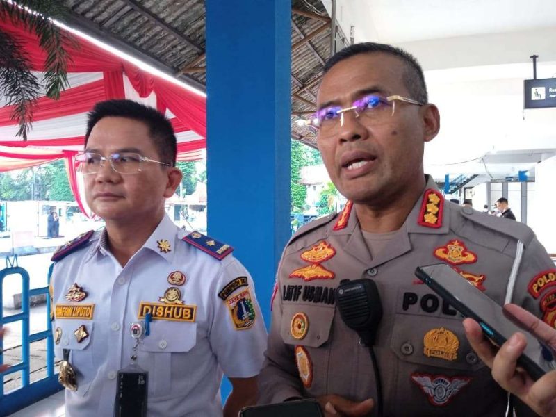 Kadishub DKI Jakarta, Syafri Liputo didampingi Dirlantas Polda Metro Jaya, Kombes Pol Latif Usman