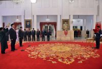 Presiden Jokowi lantik Menpora Dito Ariotedjo dan Kepala BNPT Rycko Amelza Dahniel, di Istana Negara, Jakarta, Senin (03/04/2023). (Foto: Humas Setkab)