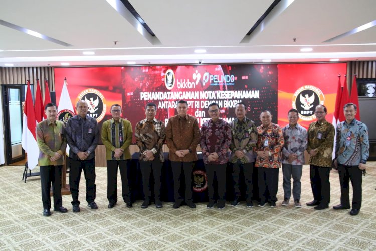 Kepala BNPT RI Komjen Pol ProfDr H Rycko Amelza Dahniel MSi saat Penandatanganan Nota Kesepahaman bersama BKKBN dan Perjanjian Kerja Sama dengan PT Pelindo