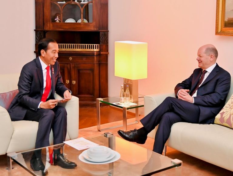 Presiden Jokowi diterima oleh Kanselir Jerman Olaf Scholz di Guesthouse Lower Saxony, Hannover, Jerman, Minggu (16/04/2023). (Foto: BPMI Setpres)