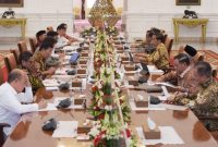 Presiden Jokowi memimpin Ratas mengenai Kebijakan Pupuk Organik, di Istana Merdeka, Jakarta, Kamis (27/04/2023). (Foto: Humas Setkab)