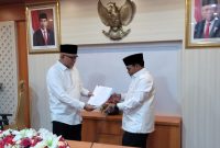 Rektor IAIN Takengon Zulkarnain serahkan hasil verifikasi terjemah Al-Quran Bahasa Gayo ke Kapus LKKMO Arskal Salim