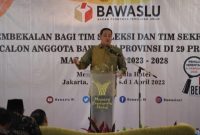 Anggota Bawaslu Herwyn JH Malonda saat menutup acara Pembekalan Bagi Tim Seleksi dan Tim Sekretariat Calon Anggota Bawaslu Provinsi di 29 Provinsi Masa Jabatan 2023-2028