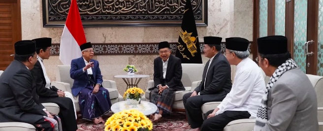 Wapres RI H Ma'ruf Amin beserta Ibu Hj. Wury Ma’ruf Amin melaksanakan Salat Idulfitri di Masjid Istiqlal