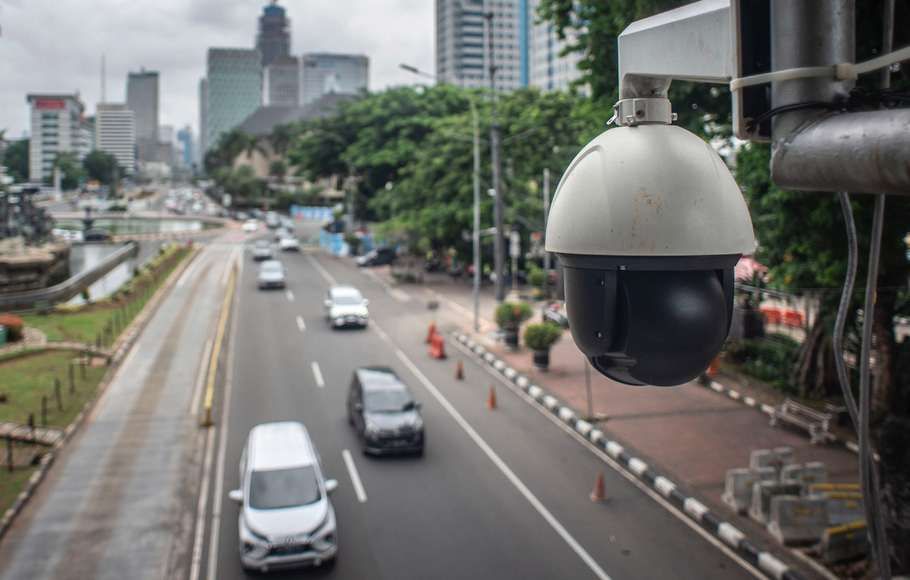 Kamera pemantau arus lalu lintas yang dikenal dengan sebutan "electronic traffic law enforcement" (ETLE) yang terpasang di jalan wilayah Jakarta. (Foto: Istimewa)