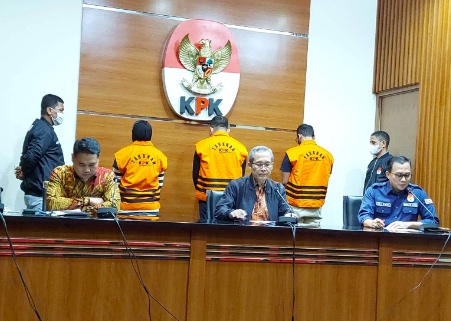 Konferensi pers penetapan Bupati Meranti sebagai tersangka dipimpin Wakil Ketua KPK Alexander Marwata