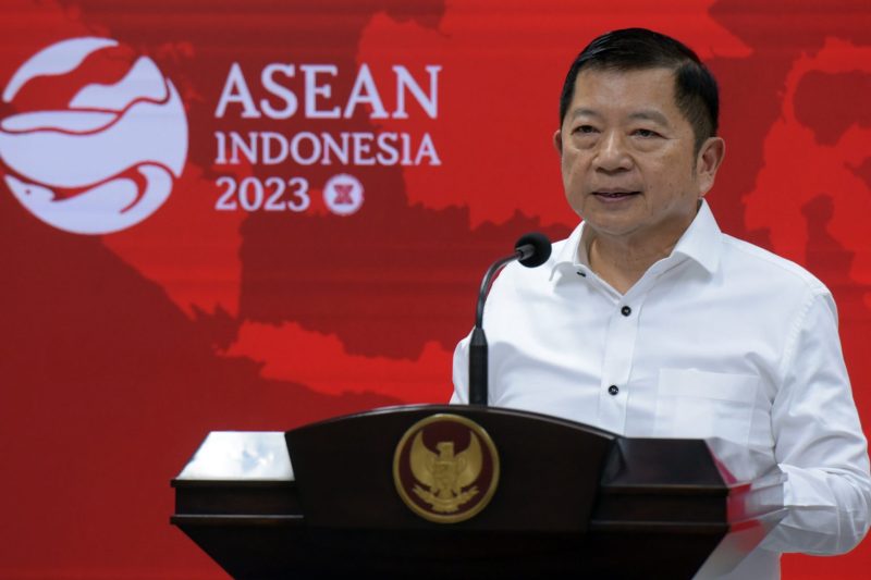 Kepala Bappenas Suharso Monoarfa memberikan keterangan pers usai menghadiri ratas, Rabu (12/04/2023), di Jakarta. (Foto: Humas Setkab)