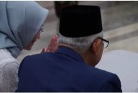 KH Ma’ruf Amin dan Ibu Hj. Wury Ma’ruf Amin bersaturahmi dengan Presiden Joko Widodo dan Ibu Negara secara daring , Sabtu (22/4/2023)