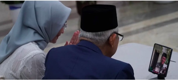 KH Ma’ruf Amin dan Ibu Hj. Wury Ma’ruf Amin bersaturahmi dengan Presiden Joko Widodo dan Ibu Negara secara daring , Sabtu (22/4/2023)