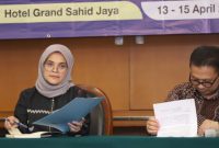 Anggota Bawaslu Lolly Suhenty memberikan arahan dalam kegiatan Diskusi Kelompok Terpumpun indikator kerawanan bersama sejumlah pihak yang diselenggarakan bagian Puslitbangdiklat di Jakarta, Kamis (13/4/2023)