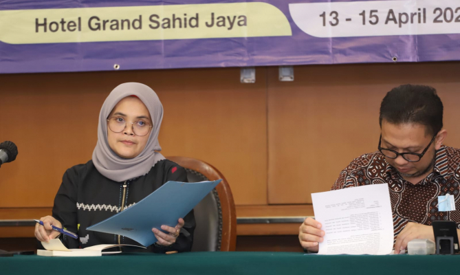 Anggota Bawaslu Lolly Suhenty memberikan arahan dalam kegiatan Diskusi Kelompok Terpumpun indikator kerawanan bersama sejumlah pihak yang diselenggarakan bagian Puslitbangdiklat di Jakarta, Kamis (13/4/2023)