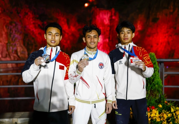 Veddriq Leonardo usai meraih medali emas di kejuaraan The IFSC World Cup Seoul 2023, Jumat (28/4/2023) malam