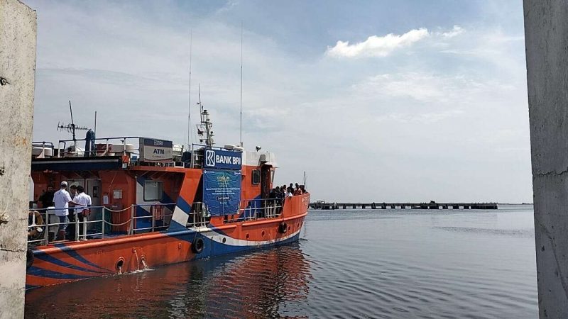 Kapal Bahtera Seva I Teras BRI yang mengangkut uang baru untuk warga di Kepulauan Seribu.