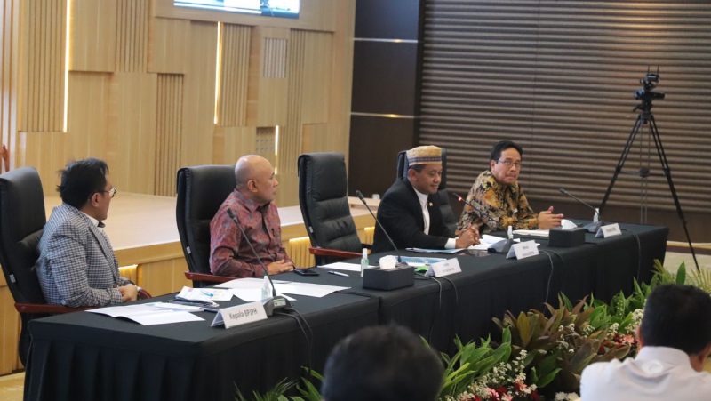 Pimpinan rapat koordinasi percepatan sertifikasi halal