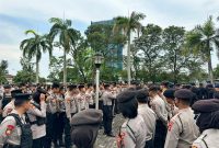 Ditsamapta Polda Sumsel mengerahkan 167 personil subdit Dalmas untuk mengamankan aksi demonstrasi kelompok Badan Eksekutif Mahasiswa se Sumatera Selatan [BEM se-Sumsel] di depan halaman Kantor DPRD Sumsel, Rabu 12 April 2023, siang.
