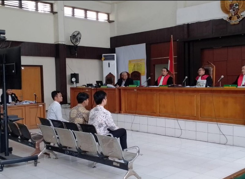 Tiga oknum pegawai bank pembangunan daerah ini pada Senin 10 April 2023 [kemarin] bersaksi dan diperiksa di Pengadilan Tipikor Palembang. 