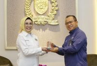 General Manager PLN UID S2JB, Amris Adnan, beserta jajaran disambut hangat Ketua DPRD Provinsi Sumsel Hj RA Anita Noeringhati SH MH di ruang rapat VIP DPRD Sumsel pada 11 April 2023 lalu.