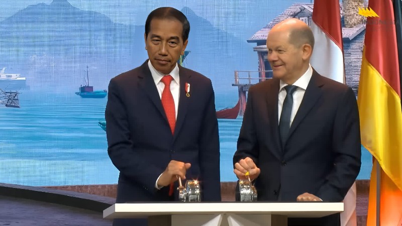 Presiden Republik Indonesia [RI] Joko Widodo [Jokowi] meresmikan Paviliun Indonesia pada pameran teknologi industri terbesar di dunia, Hannover Messe 2023 di Fairground Hall 2, Hannover, Jerman pada Senin 17 April 2023, pagi waktu setempat. 