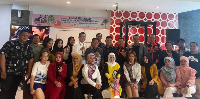 Aliansi Untuk Keadilan [AUK] Nusantara menggelar Halal Bihalal bersama pengurus beserta anggota di Hotel Swarna Dwipa Palembang, Kamis 27 April 2023.