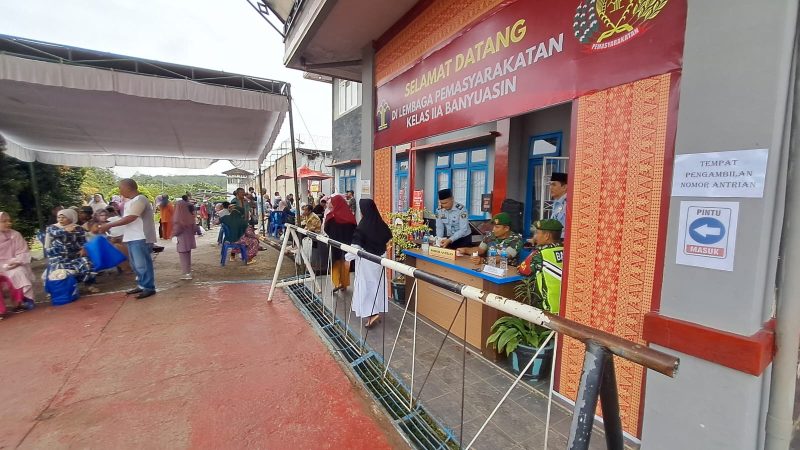 Lapas Kelas IIA Kabupaten Banyuasin ramai dikunjungi keluarga Warga Binaan Pemasyarakatan, Sabtu (22/3/2023)