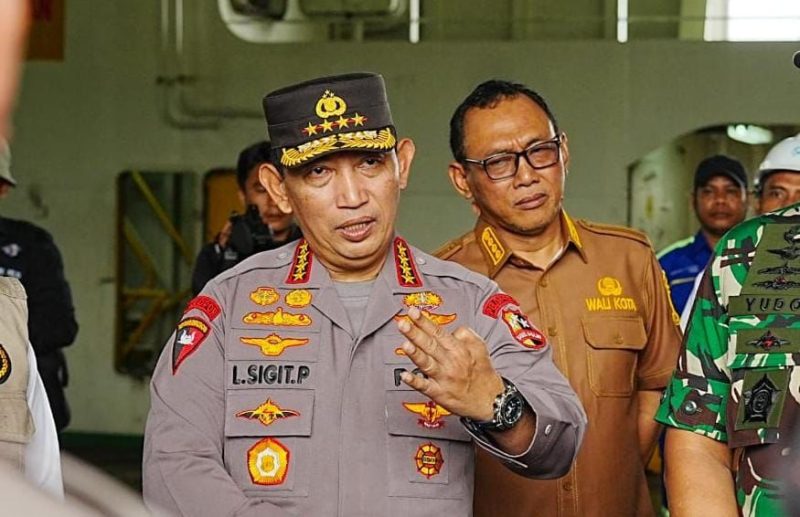 Kapolri Jenderal Listyo Sigit Prabowo bersama dengan lintas sektoral terkait meninjau Pelabuhan Merak