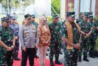 Ketua DPRD Sumsel Hj RA Anita Noeringhati SH MH menyambut kedatangan Panglima TNI Laksamana Yudo Margono SE MM CSFA bersama rombongan, di VIP room Bandara Internasional SMB II Palembang, Jumat 24 Maret 2023.