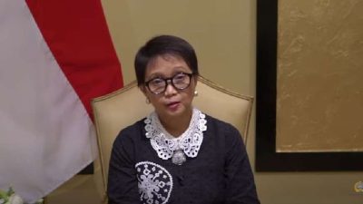 Menteri Luar Negeri RI, Retno Marsudi, dalam pengarahan pers secara daring dari Doha